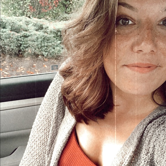 Meet your Posher, Caitlyn - Picture 2 of 3